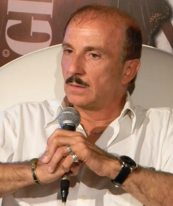 Carlo Buccirosso, komedian dari Italia