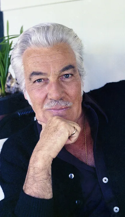 Cesar Romero, Comedian van Verenigde Staten