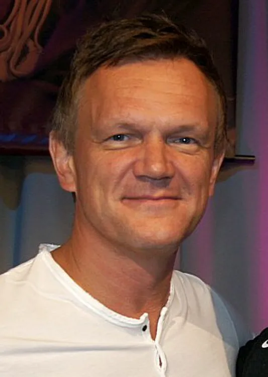 Cezary Pazura, komik z Polsko