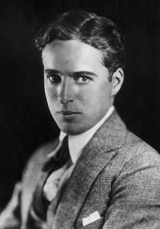 Charlie Chaplin, komedian dari Britania Raya