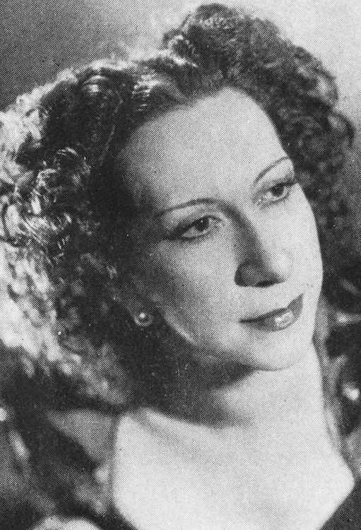 Consuelo Guerrero de Luna, Comedian van Spanje