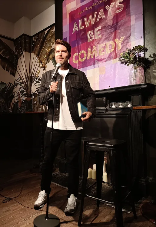 Joel Dommett, Komiker aus Vereinigtes Königreich