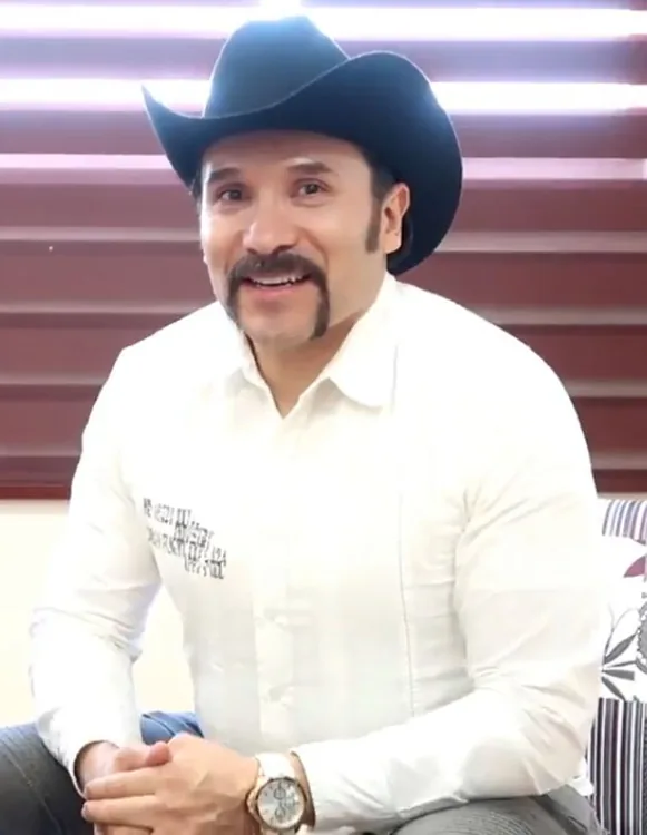 Luis Manuel Ávila cruz, komedyen - Meksika