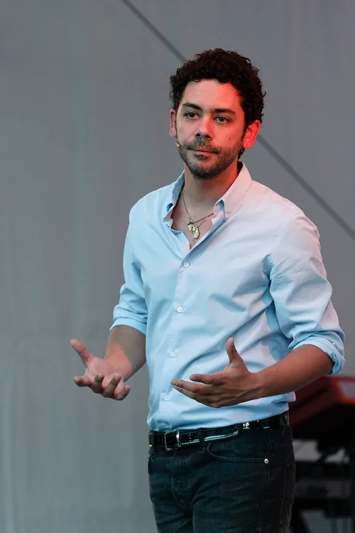 Manu Payet, comediwr o Ffrainc