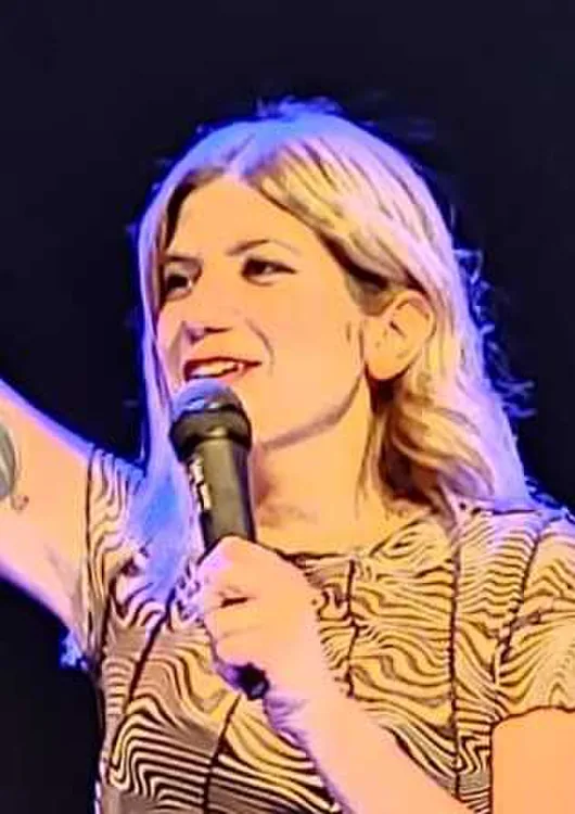 Paula Púa, Comedian van Spanje