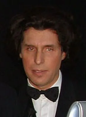 Raul Cremona, komedian dari Italia